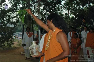 Flag-Hoisting-by-Swamiji_Photo_1003_DSC_0373_CMP_WM