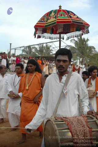 Flag-Hoisting-by-Swamiji_Photo_1019_DSC_0415_CMP_WM