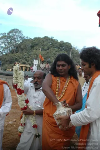 Flag-Hoisting-by-Swamiji_Photo_1020_DSC_0418_CMP_WM
