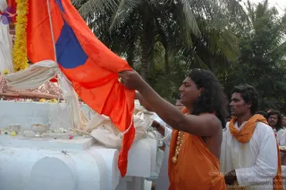 Flag-Hoisting-by-Swamiji_Photo_1043_DSC_0504_CMP_WM