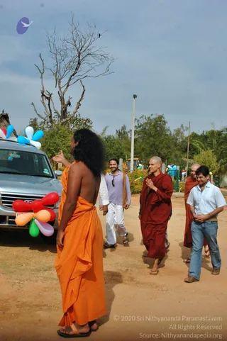5-BUDDHIST-MONKS-VISIT-HDH-AT-BIDADI-ADHEENAM_Photo_1006_DSC_2406_CMP_WM