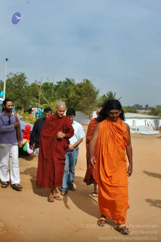 5-BUDDHIST-MONKS-VISIT-HDH-AT-BIDADI-ADHEENAM_Photo_1008_DSC_2408_CMP_WM