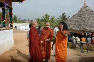 5-BUDDHIST-MONKS-VISIT-HDH-AT-BIDADI-ADHEENAM_Photo_1010_DSC_2410_CMP_WM