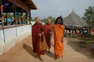5-BUDDHIST-MONKS-VISIT-HDH-AT-BIDADI-ADHEENAM_Photo_1012_DSC_2414_CMP_WM