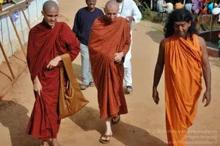 5-BUDDHIST-MONKS-VISIT-HDH-AT-BIDADI-ADHEENAM_Photo_1013_DSC_2416_CMP_WM
