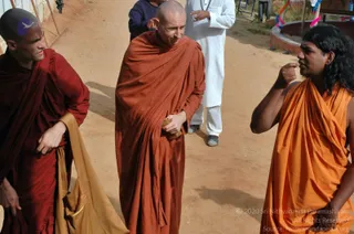 5-BUDDHIST-MONKS-VISIT-HDH-AT-BIDADI-ADHEENAM_Photo_1014_DSC_2417_CMP_WM