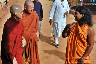 5-BUDDHIST-MONKS-VISIT-HDH-AT-BIDADI-ADHEENAM_Photo_1015_DSC_2418_CMP_WM