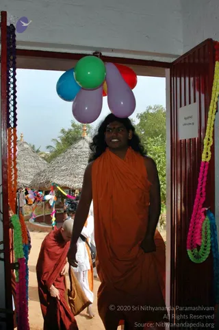 5-BUDDHIST-MONKS-VISIT-HDH-AT-BIDADI-ADHEENAM_Photo_1016_DSC_2419_CMP_WM