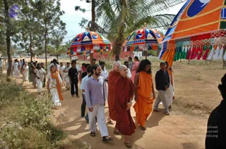 5-BUDDHIST-MONKS-VISIT-HDH-AT-BIDADI-ADHEENAM_Photo_1021_DSC_2485_CMP_WM