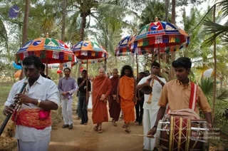 5-BUDDHIST-MONKS-VISIT-HDH-AT-BIDADI-ADHEENAM_Photo_1025_DSC_2491_CMP_WM