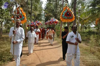5-BUDDHIST-MONKS-VISIT-HDH-AT-BIDADI-ADHEENAM_Photo_1026_DSC_2498_CMP_WM