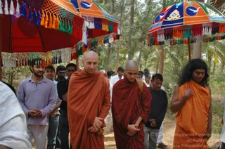 5-BUDDHIST-MONKS-VISIT-HDH-AT-BIDADI-ADHEENAM_Photo_1030_DSC_2505_CMP_WM