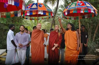 5-BUDDHIST-MONKS-VISIT-HDH-AT-BIDADI-ADHEENAM_Photo_1031_DSC_2509_CMP_WM