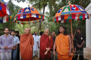 5-BUDDHIST-MONKS-VISIT-HDH-AT-BIDADI-ADHEENAM_Photo_1032_DSC_2511_CMP_WM