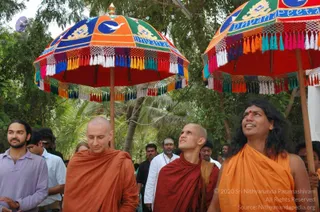 5-BUDDHIST-MONKS-VISIT-HDH-AT-BIDADI-ADHEENAM_Photo_1033_DSC_2513_CMP_WM