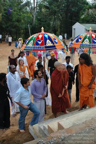 5-BUDDHIST-MONKS-VISIT-HDH-AT-BIDADI-ADHEENAM_Photo_1036_DSC_2525_CMP_WM