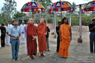 5-BUDDHIST-MONKS-VISIT-HDH-AT-BIDADI-ADHEENAM_Photo_1039_DSC_2542_CMP