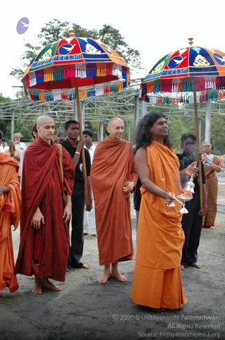 5-BUDDHIST-MONKS-VISIT-HDH-AT-BIDADI-ADHEENAM_Photo_1041_DSC_2549_CMP_WM