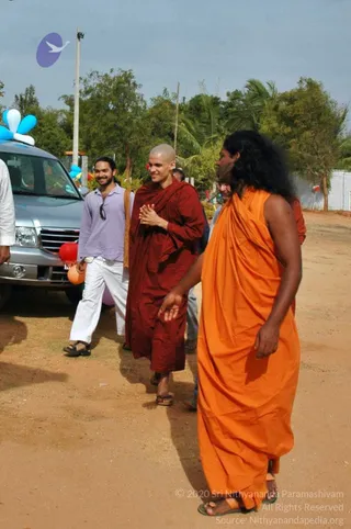 5-BUDDHIST-MONKS-VISIT-HDH-AT-BIDADI-ADHEENAM_Photo_1008_DSC_2407_CMP_WM