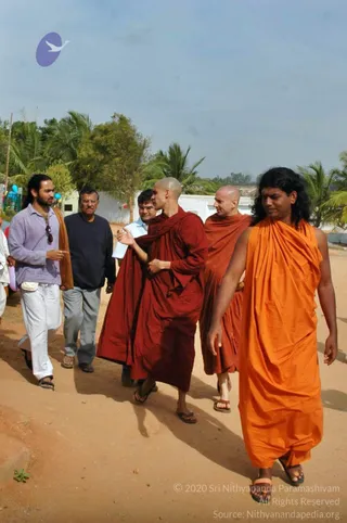 5-BUDDHIST-MONKS-VISIT-HDH-AT-BIDADI-ADHEENAM_Photo_1010_DSC_2409_CMP_WM