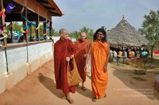 5-BUDDHIST-MONKS-VISIT-HDH-AT-BIDADI-ADHEENAM_Photo_1013_DSC_2414_CMP_WM