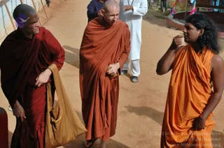 5-BUDDHIST-MONKS-VISIT-HDH-AT-BIDADI-ADHEENAM_Photo_1015_DSC_2417_CMP_WM