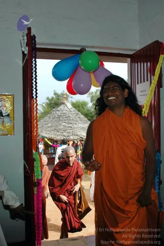 5-BUDDHIST-MONKS-VISIT-HDH-AT-BIDADI-ADHEENAM_Photo_1017_DSC_2420_CMP_WM
