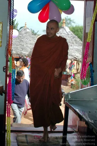 5-BUDDHIST-MONKS-VISIT-HDH-AT-BIDADI-ADHEENAM_Photo_1018_DSC_2422_CMP_WM