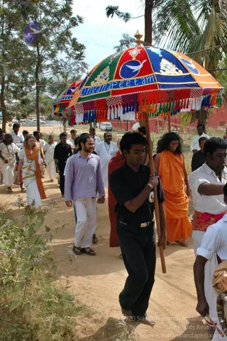5-BUDDHIST-MONKS-VISIT-HDH-AT-BIDADI-ADHEENAM_Photo_1021_DSC_2484_CMP_WM