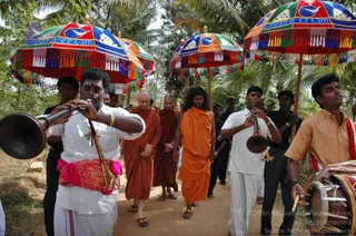 5-BUDDHIST-MONKS-VISIT-HDH-AT-BIDADI-ADHEENAM_Photo_1027_DSC_2497_CMP_WM