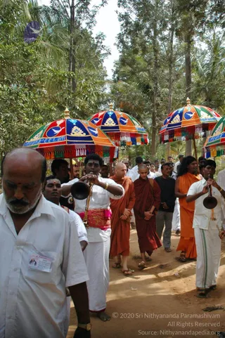5-BUDDHIST-MONKS-VISIT-HDH-AT-BIDADI-ADHEENAM_Photo_1030_DSC_2503_CMP_WM
