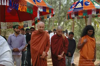 5-BUDDHIST-MONKS-VISIT-HDH-AT-BIDADI-ADHEENAM_Photo_1032_DSC_2505_CMP_WM
