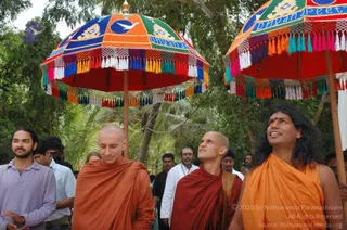 5-BUDDHIST-MONKS-VISIT-HDH-AT-BIDADI-ADHEENAM_Photo_1036_DSC_2513_CMP_WM