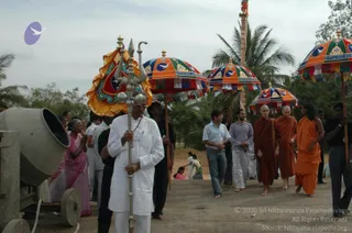 5-BUDDHIST-MONKS-VISIT-HDH-AT-BIDADI-ADHEENAM_Photo_1038_DSC_2527_CMP_WM