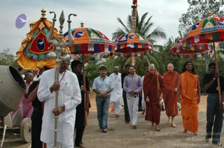 5-BUDDHIST-MONKS-VISIT-HDH-AT-BIDADI-ADHEENAM_Photo_1039_DSC_2529_CMP_WM