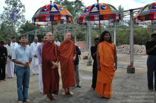 5-BUDDHIST-MONKS-VISIT-HDH-AT-BIDADI-ADHEENAM_Photo_1041_DSC_2542_CMP_WM
