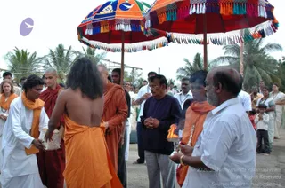 5-BUDDHIST-MONKS-VISIT-HDH-AT-BIDADI-ADHEENAM_Photo_1044_DSC_2558_CMP_WM