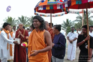 5-BUDDHIST-MONKS-VISIT-HDH-AT-BIDADI-ADHEENAM_Photo_1045_DSC_2559_CMP_WM