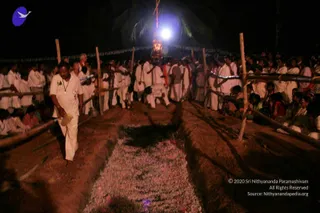 FIRE-WALKING-RITUAL-BY-HDH-AND-DISCIPLES_Photo_1003_IMG_6909_CMP_WM