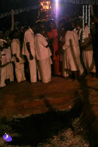 FIRE-WALKING-RITUAL-BY-HDH-AND-DISCIPLES_Photo_1005_IMG_6913_CMP_WM