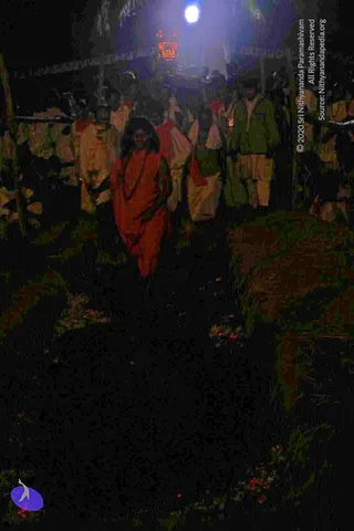 FIRE-WALKING-RITUAL-BY-HDH-AND-DISCIPLES_Photo_1008_IMG_6929_CMP_WM