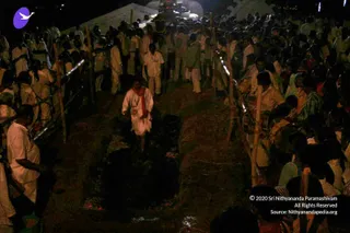 FIRE-WALKING-RITUAL-BY-HDH-AND-DISCIPLES_Photo_1011_IMG_6939_CMP_WM