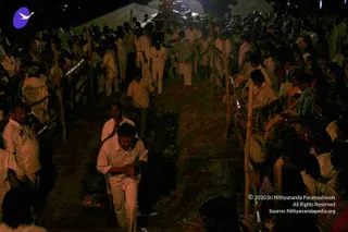FIRE-WALKING-RITUAL-BY-HDH-AND-DISCIPLES_Photo_1012_IMG_6941_CMP_WM