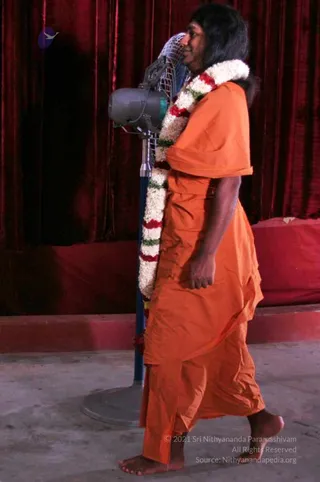 HDH-ADDRESSES-DEVOTEES-AND-DISCIPLES_Photo_1000_IMG_6761_CMP_WM