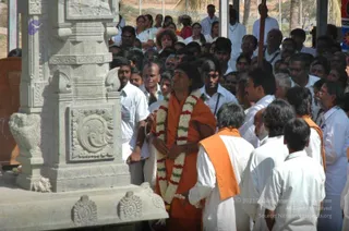 HDH-Arrives-at-the-temple_Photo_1005_DSC_6485_CMP_WM