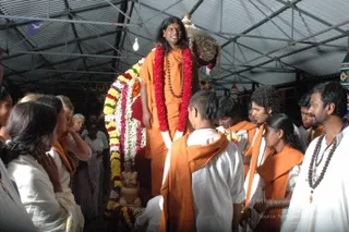 HDH-BLESSES-ALL-DEVOTEES-AT-TEMPLE_Photo_1006_DSC_6867_CMP_WM