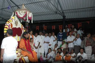 HDH-BLESSES-ALL-DEVOTEES-AT-TEMPLE_Photo_1011_DSC_6940_CMP_WM