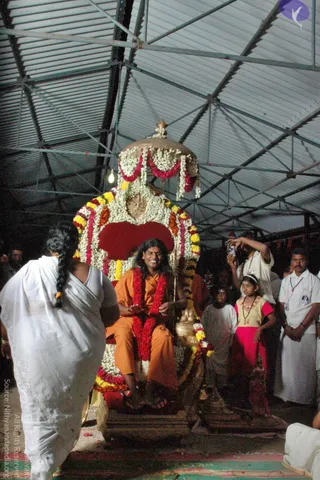 HDH-BLESSES-ALL-DEVOTEES-AT-TEMPLE_Photo_1013_DSC_6964_CMP_WM