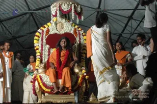 HDH-BLESSES-ALL-DEVOTEES-AT-TEMPLE_Photo_1035_DSC_7033_CMP_WM