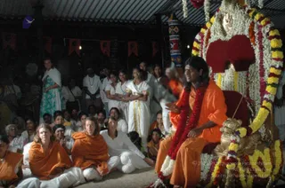 HDH-BLESSES-ALL-DEVOTEES-AT-TEMPLE_Photo_1047_DSC_7151_CMP_WM